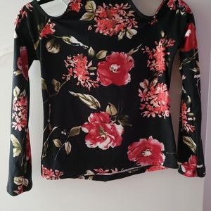 EUC Sz.4 Modas Laura Cold Shoulder Top.Mock Neck,Lace up front,long sleeve.